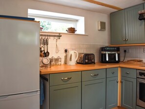 Private kitchen - This quaint and cosy canal-side retreat is perfect for couples and families. (Bolton-le-Sands)