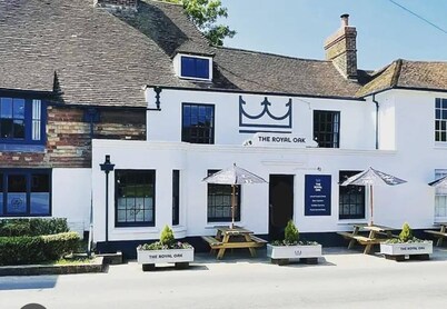 Cottage, in Mersham village. Ideal for Le shuttle & Ashford Designer Outlet