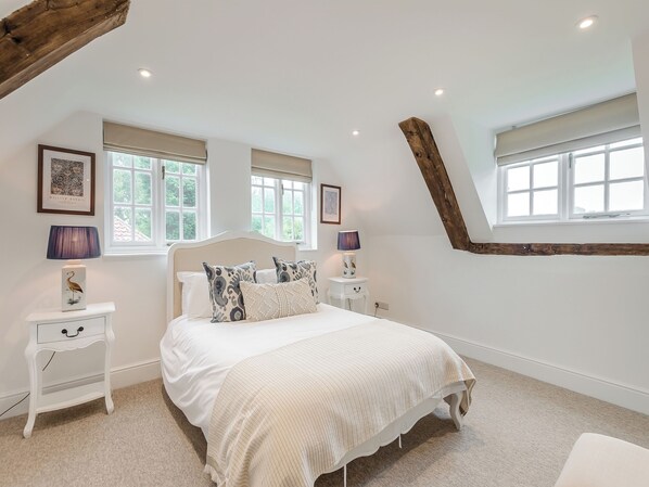 4 bedrooms, free WiFi, bed sheets