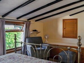 6 bedrooms, free WiFi, bed sheets
