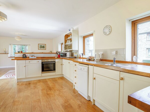 Dishwasher, cookware/dishes/utensils