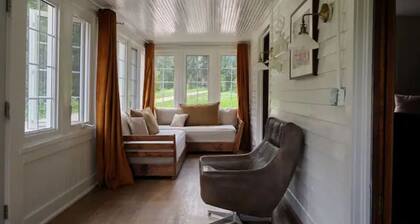 The Ranger Cabin - Luxury Off-Grid