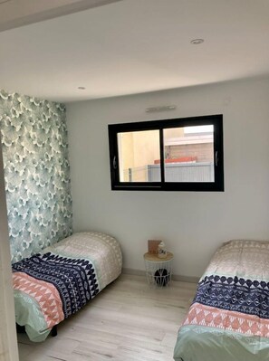 4 bedrooms, WiFi, bed sheets, wheelchair access