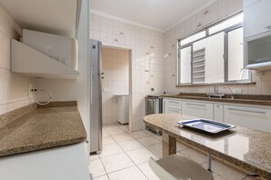 Fridge, microwave, oven, coffee/tea maker