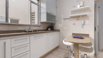 Fridge, microwave, oven, coffee/tea maker