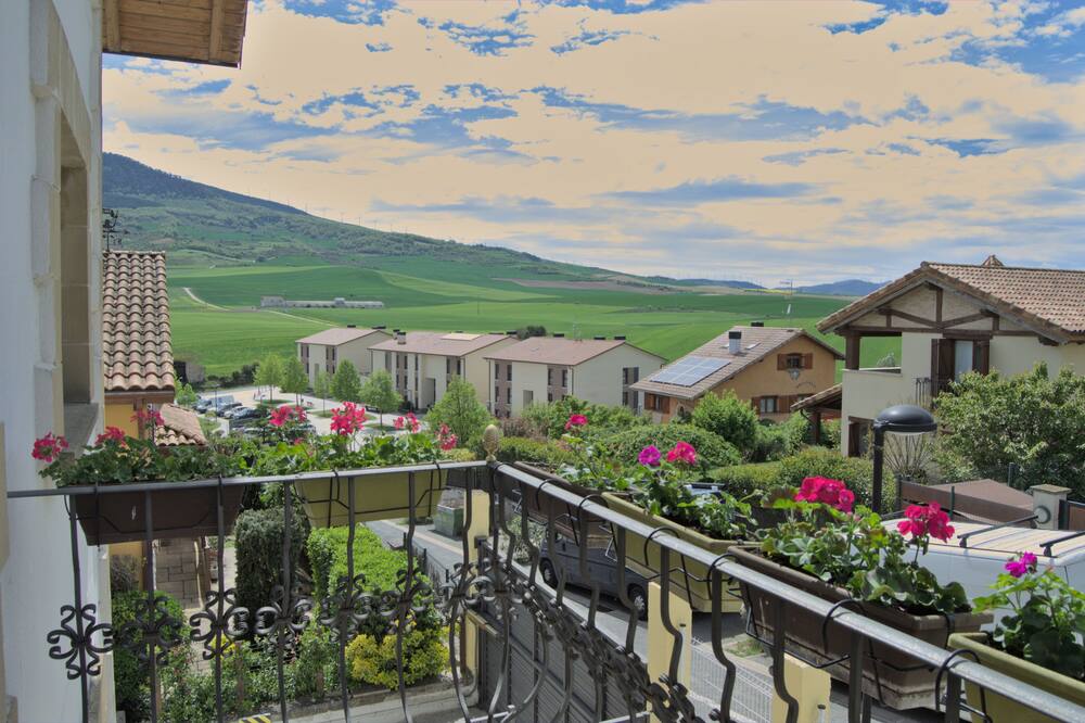 Nature, art and entertainment at the foot of the Sierra del Perdon
