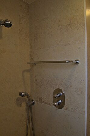 Hair dryer, bidet, towels, soap - Nature, art and entertainment at the foot of the Sierra del Perdon (Esparza)
