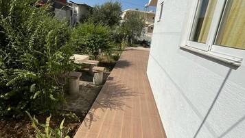 Utsikt mot trädgården