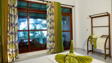 Habitación familiar | Escritorio, espacio para trabajar con laptop y wifi gratis