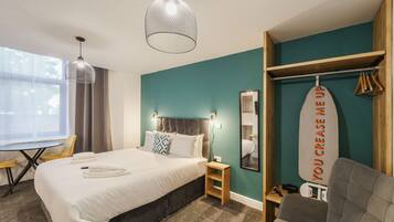 Deluxe Studio, Ensuite (King) | 1 bedroom, premium bedding, blackout drapes, iron/ironing board