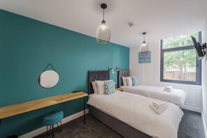 Studio, Ensuite (Twin) | Premium bedding, blackout drapes, iron/ironing board, free WiFi - Deluxe Studio Apartments (Derby)
