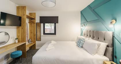 Deluxe Studio Apartments