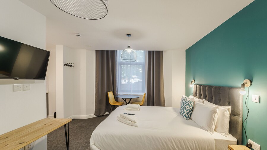 Deluxe Studio Apartments