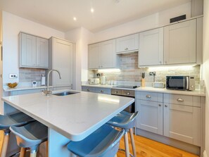 Dishwasher, cookware/dishes/utensils