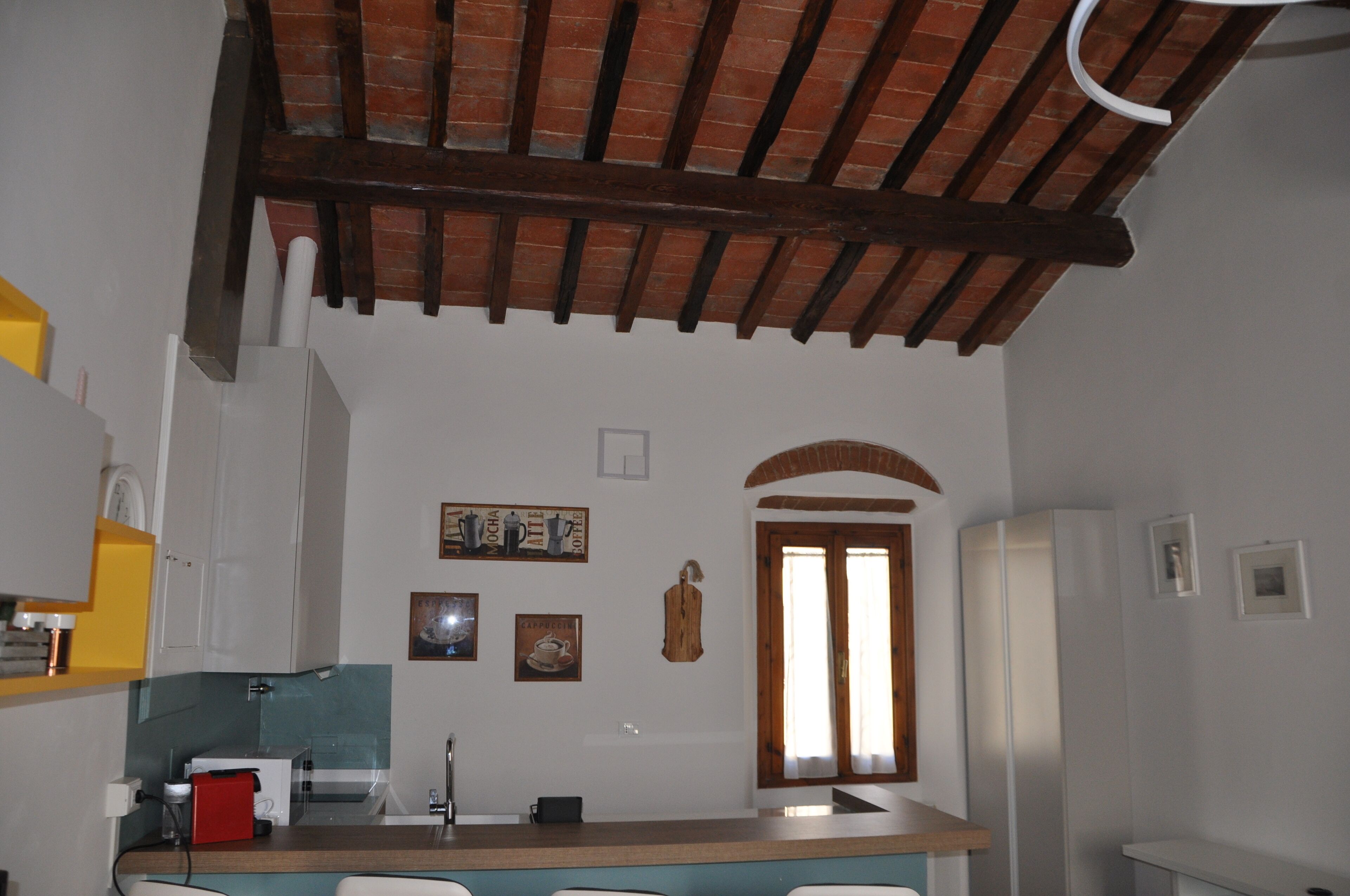 Réfrigérateur, micro-ondes, plaque de cuisson, lave-vaisselle