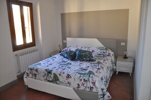 1 Schlafzimmer, Schreibtisch, Reisekinderbett, WLAN
