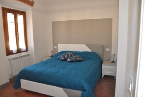 1 Schlafzimmer, Schreibtisch, Reisekinderbett, WLAN