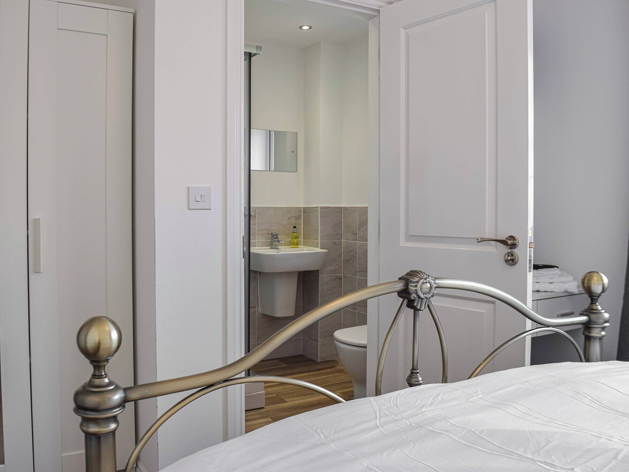 3 bedrooms, free WiFi, bed sheets