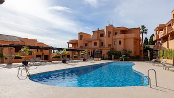2 piscinas al aire libre