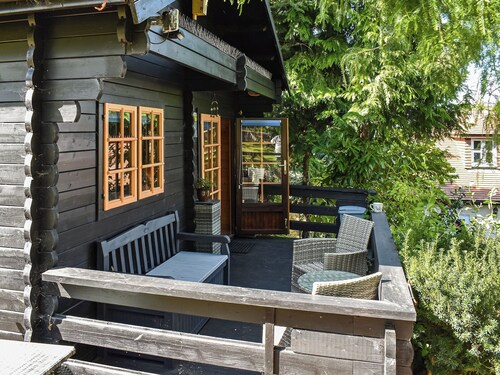 2 bedroom accommodation in Faversham