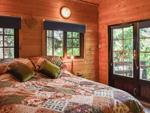 2 bedrooms, free WiFi, bed sheets - 2 bedroom accommodation in Faversham (Faversham)