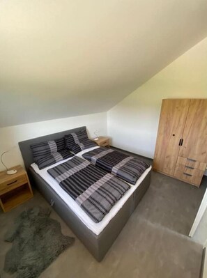 1 habitación, tabla de planchar con plancha, wifi y ropa de cama 