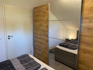 1 habitación, tabla de planchar con plancha, wifi y ropa de cama 