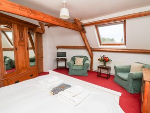 4 bedrooms, individually decorated, individually furnished, free WiFi