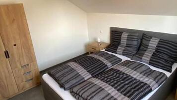 1 chambre, fer et planche Ă repasser, Wi-Fi, draps fournis