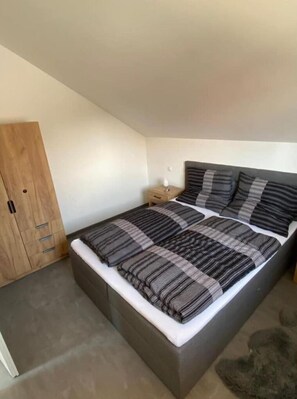 1 chambre, fer et planche à repasser, Wi-Fi, literie fournie