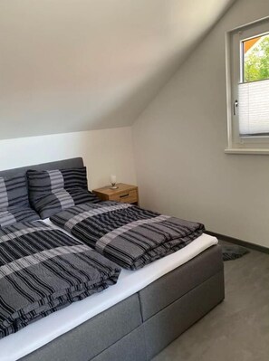 1 bedroom, iron/ironing board, WiFi, bed sheets - holiday flat "Valentin" (Passau)