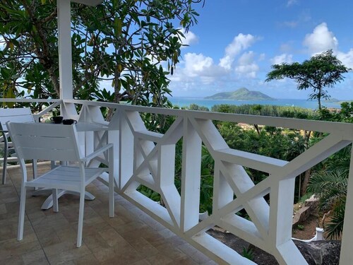 Explore Sesel from Naturalis: newly built, best ocean views, pool, lush gardens.