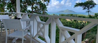 Explore Sesel from Naturalis: newly built, best ocean views, pool, lush gardens.