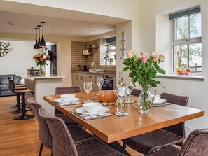 Dining - 3 bedroom accommodation in Lancaster (Lancaster)