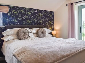 3 bedrooms, free WiFi, bed sheets