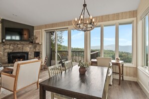Interior - Scandinavian modern retreat with sweeping mountain views - shuttle to slopes (Sugar Mountain)