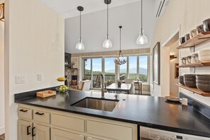 Fridge, microwave, oven, stovetop - Scandinavian modern retreat with sweeping mountain views - shuttle to slopes (Sugar Mountain)