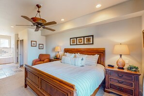 5 bedrooms, iron/ironing board, internet, bed sheets - Green Valley Townhome with deck, grill, & fireplace + on-site pool & hot tub (St. George)