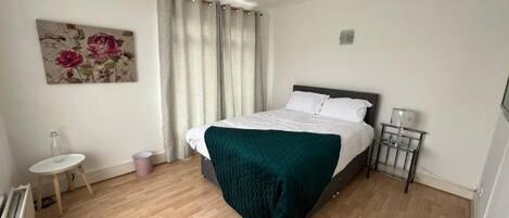 4 chambres, fer et planche à repasser, Wi-Fi, draps fournis