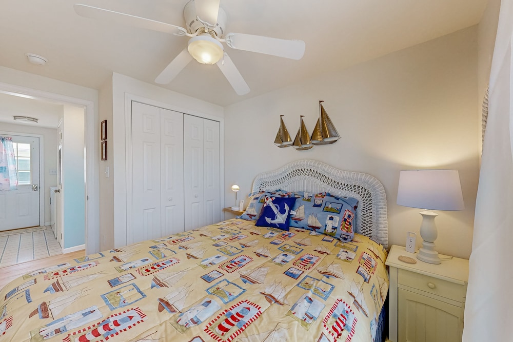 Bayview manufactured retreat 2 pools, basketball & volleyball courts Assateague Pointe Vrbo