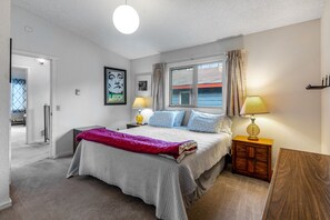 2 bedrooms, Internet, bed sheets - Resort condo with on-site spa, dining, skiing, private balcony, & fireplace (Girdwood)