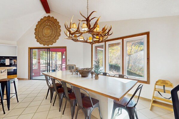 Dining - Ski-in/out home with private hot tub, sauna, mtn/ski views, and foosball. (Beech Mountain)