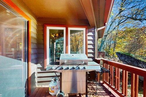 Ski-in/out home with private hot tub, sauna, mtn/ski views, foosball, fireplace