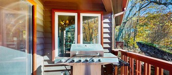 Ski-in/out home with private hot tub, sauna, mtn/ski views, foosball, fireplace