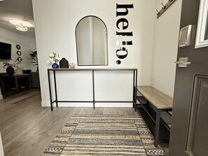 Interior - Beautiful 3 King Beds|Garage|Airport|Disney+ (Edmonton)