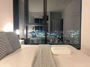 2 bedrooms, WiFi - Amaze harbor view apt Docklands,free parking ,gym (Melbourne)