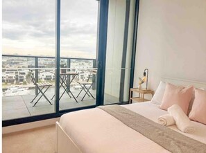 2 bedrooms, WiFi - Amaze harbor view apt Docklands,free parking ,gym (Melbourne)