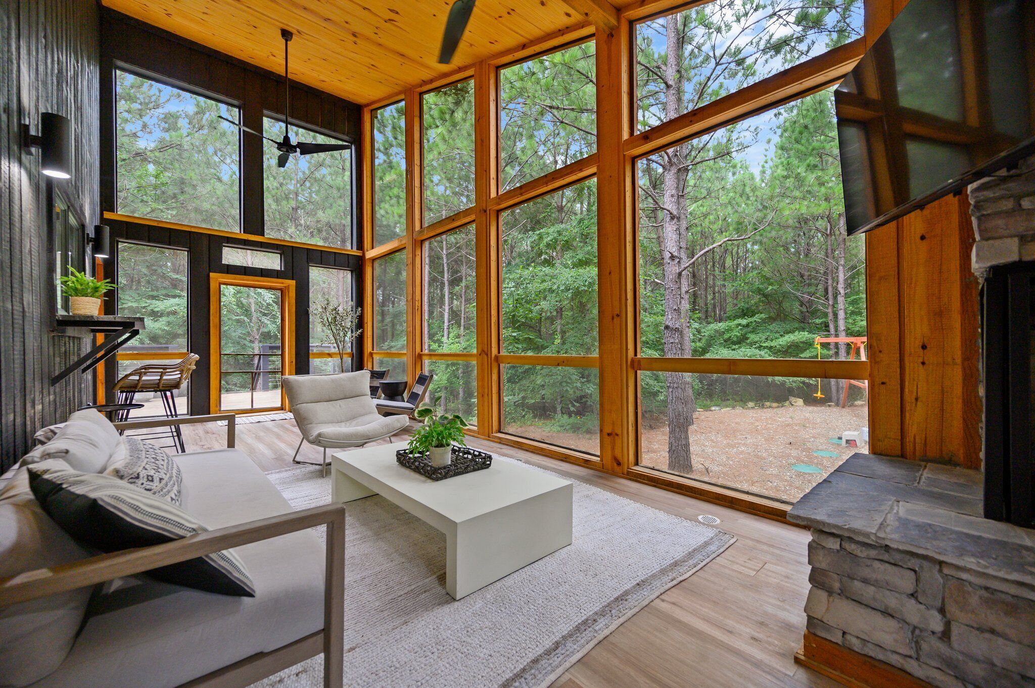 One in a Millee: Sleeps 8, Hot Tub, Playset, WiFi, Screen Porch, Fireplaces