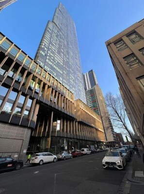 Exterior - Modern 2BR apt in CBD, gym &pool, free tram zone (Melbourne)