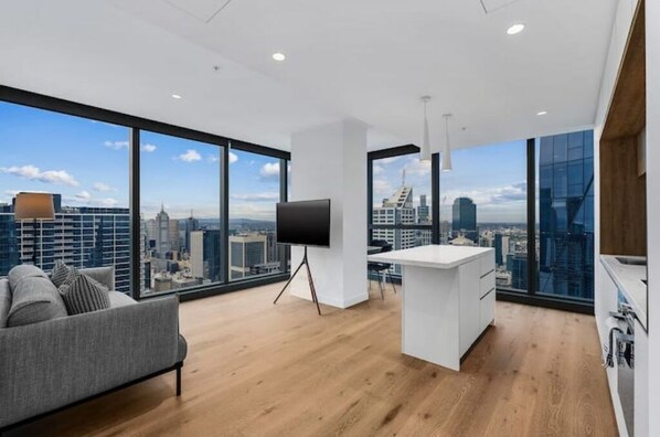 Enjoy a productive workspace with a large desk, comfortable seating, and a fully equipped kitchen.